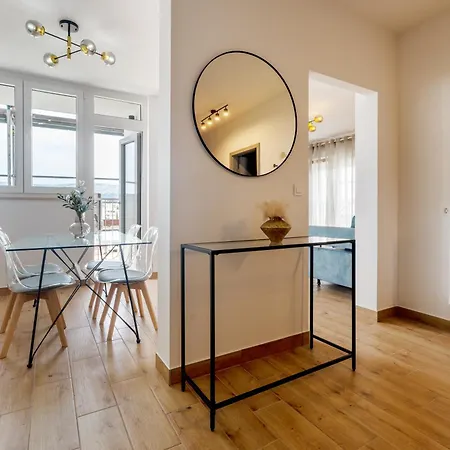 Modern With Balcony 12 Min Walk To The Split