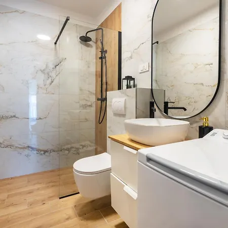 Modern With Balcony 12 Min Walk To The Apartmán Split