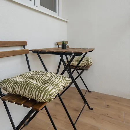 Apartmán Modern With Balcony 12 Min Walk To The *