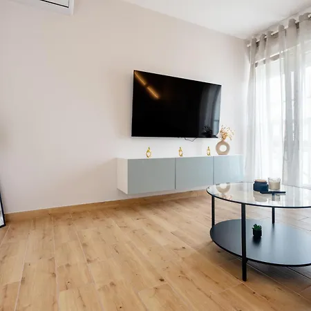 Modern With Balcony 12 Min Walk To The Apartmán Split