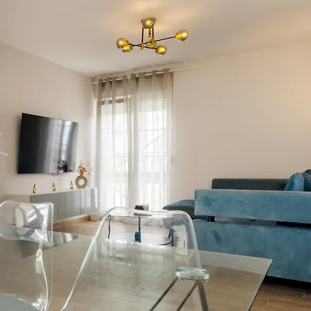 Modern With Balcony 12 Min Walk To The *