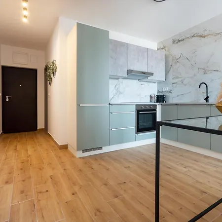 Apartmán Modern With Balcony 12 Min Walk To The