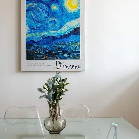 Modern With Balcony 12 Min Walk To The *
