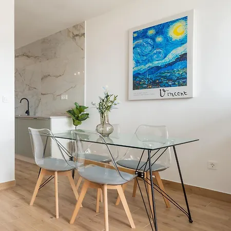 Modern With Balcony 12 Min Walk To The Apartmán *
